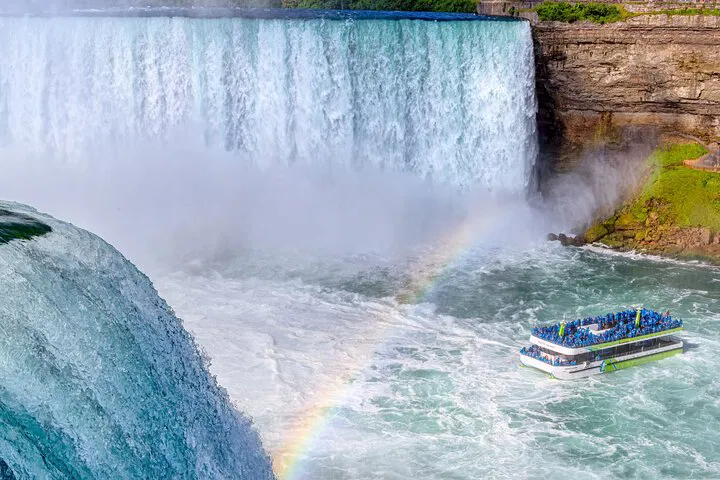 Niagara Falls Express Tour: Boat, Cave & Pickup!
