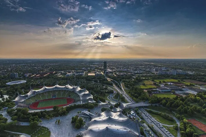 Berlin to Munich Private Transfer: Scenic Views & Cultural Insights