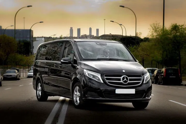 London Arrival: Private Luxury Van Transfer from Luton Airport