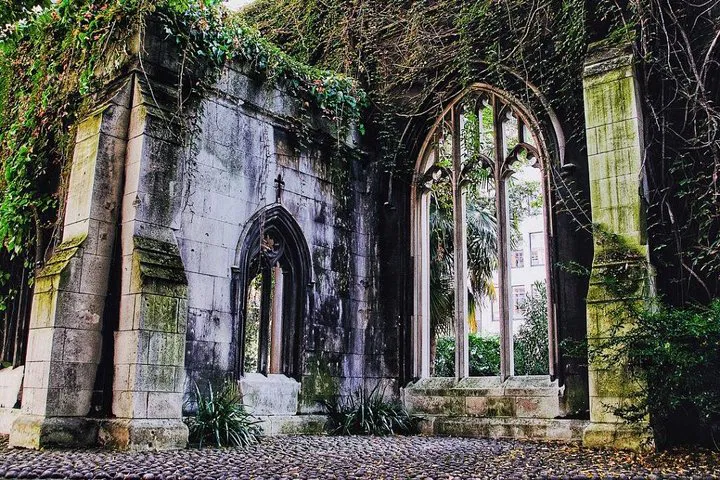 Uncover London's Secrets: An Immersive Treasure Hunt Adventure