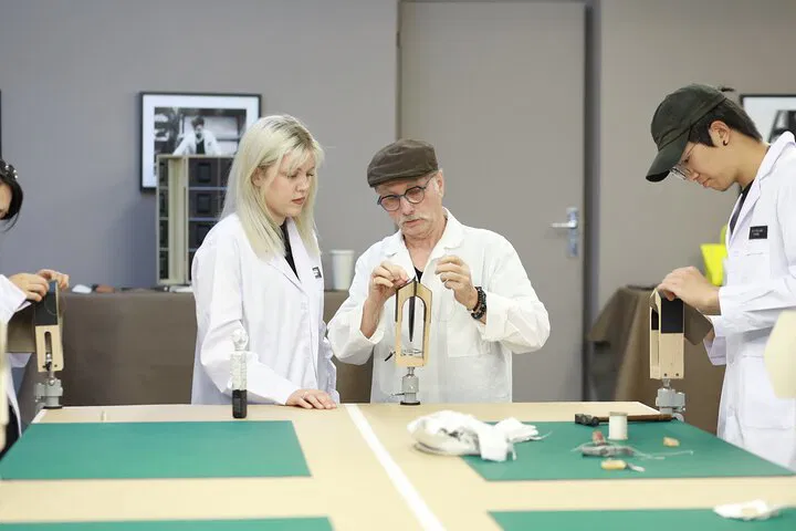 Unleash Your Inner Artisan: Parisian Leather Craftsmanship in Belize