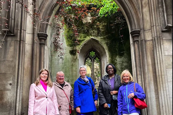 Uncover London's Secret Sanctuaries: A Taxi Garden Tour
