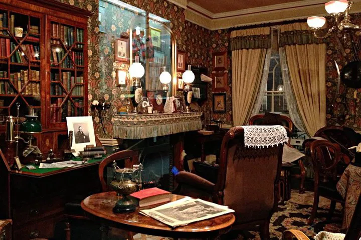 Uncover London's Secrets: Sherlock Holmes & Top Sights Walking Tour!