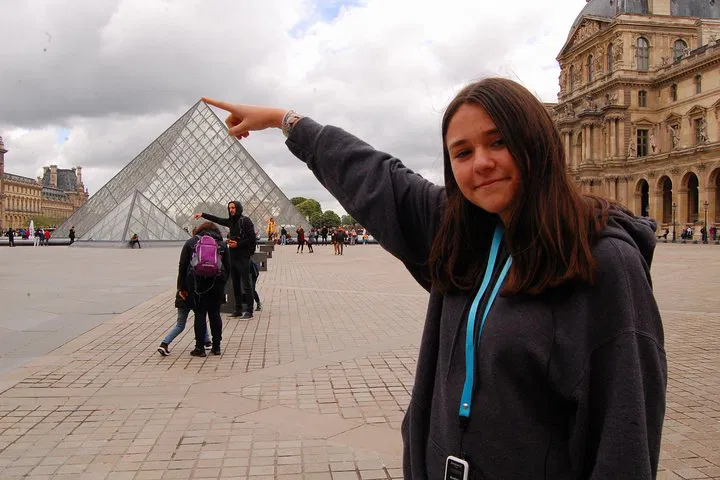 Parisian Landmarks: Notre Dame, Sainte Chapelle & Louvre Semi-Private Tour