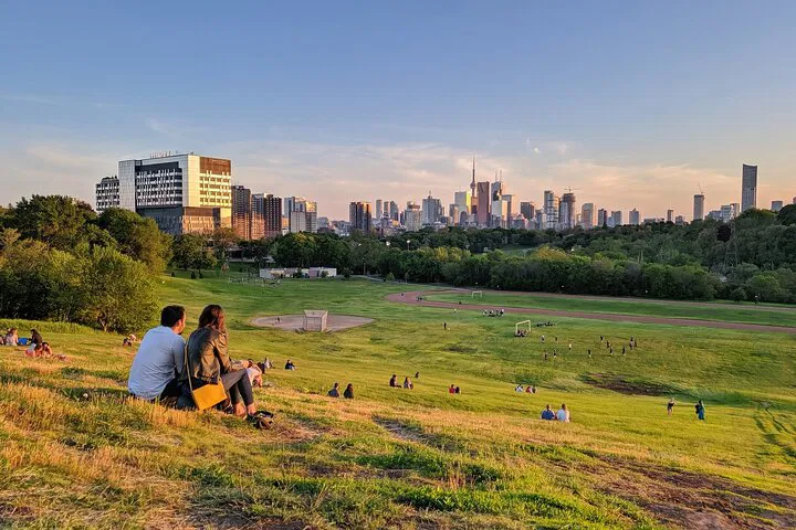 Cabbagetown in Colour: Toronto Walking Tour