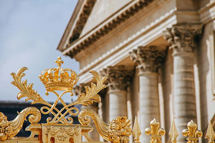 Versailles Photoshoot: Capture Royal Elegance!