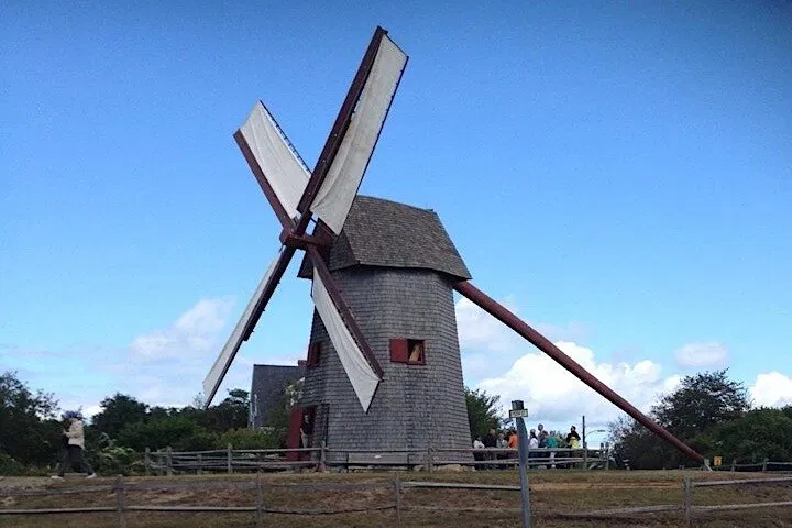 Nantucket History Tour: Lighthouses, Cottages & More!