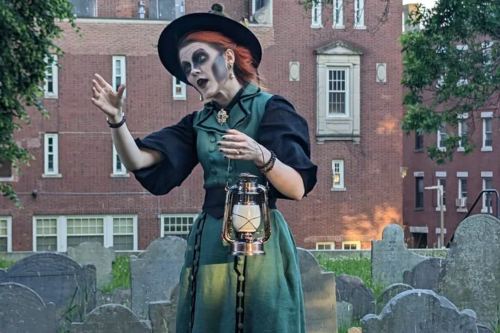 Boston Ghosts & Gravestones Night Tour: See Haunted Sites
