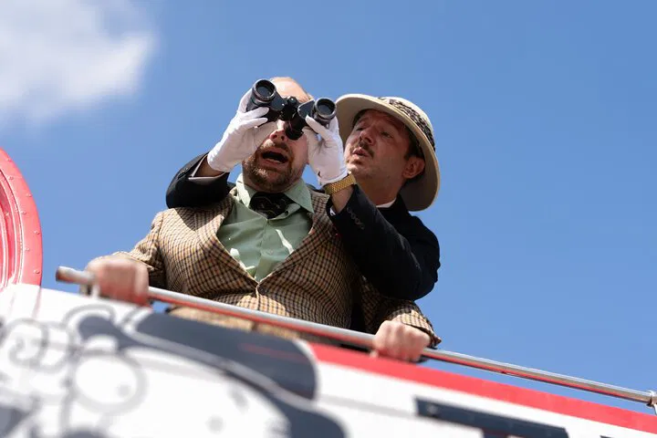 Laugh Through London: Comedy Bus Tour!