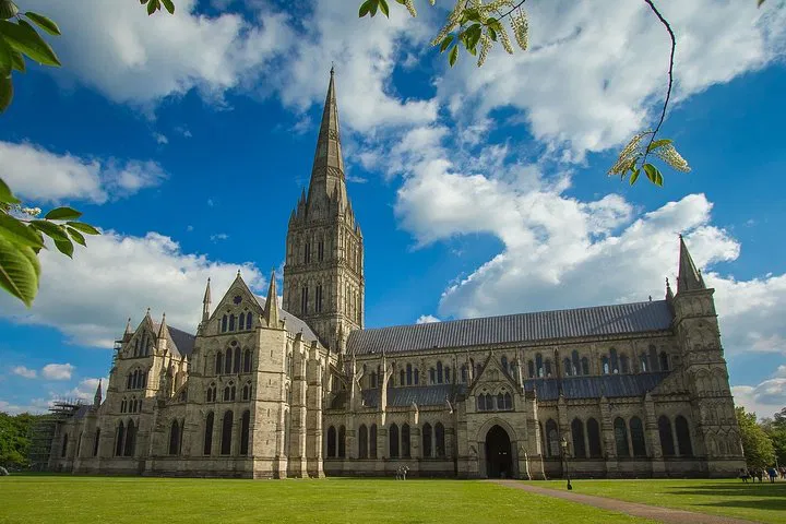 Uncover England's Treasures: A Southampton/London PrePost Cruise Adventure