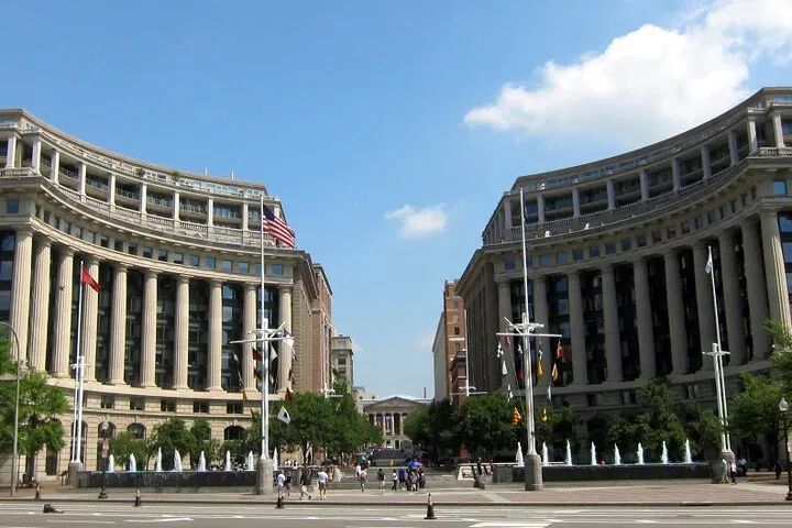 Uncover D.C.'s Hidden Gems: An Engaging Scavenger Hunt Adventure!
