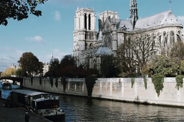Paris History Tour: Notre Dame & City Center (Small Group)