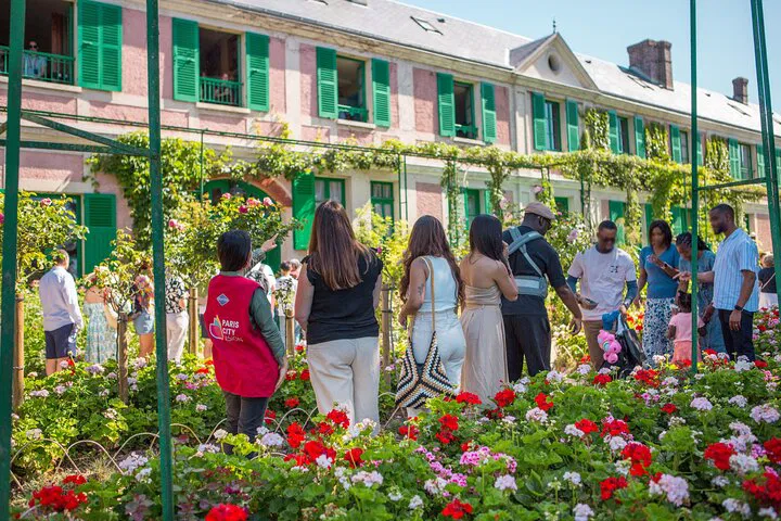 Step into Monet's World: A Giverny Audio-Guided Escape from Paris