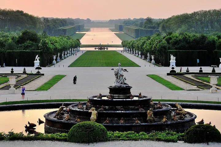 Unveiling French Royalty: Private Mercedes Tour to Fontainebleau, Versailles & Trianon