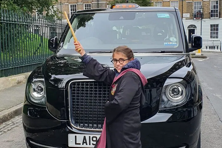 Uncover London's Magical Secrets: A Harry Potter Black Taxi Adventure!
