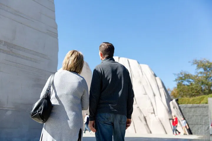DC Small Group Tour: Luxury Bus & Boat Cruise!