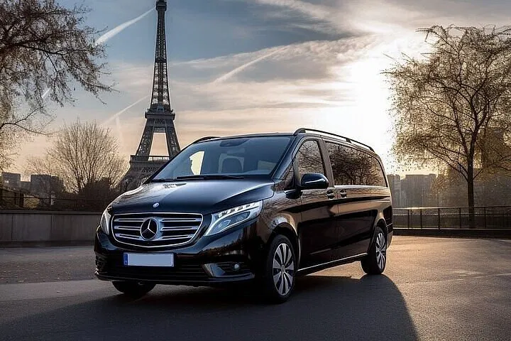 Eiffel Tower Summit Access: Private Tour with Hotel Pick-Up