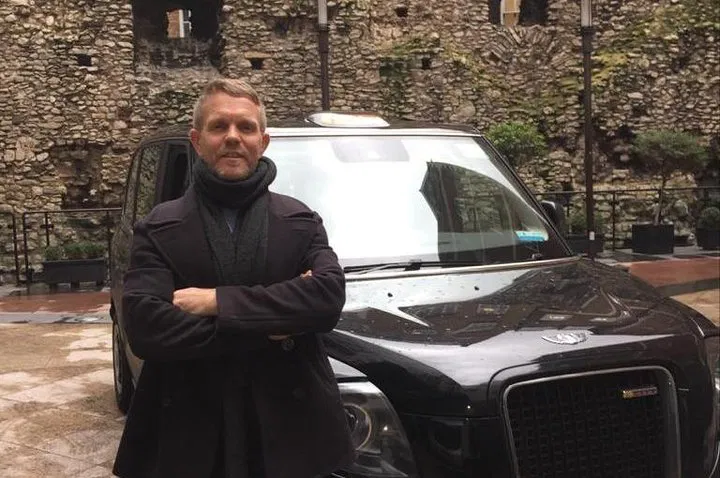 Uncover London's Hidden Gems: A Black Cab Tour from Heathrow!