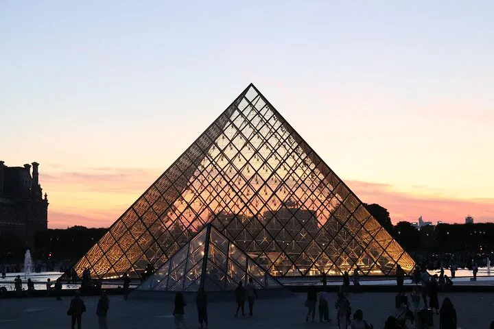Louvre Museum: Skip-the-Line Ticket & Audio Guide