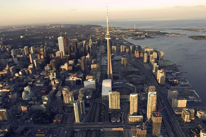 Toronto's Hidden Gems: Uncover the City with a Local