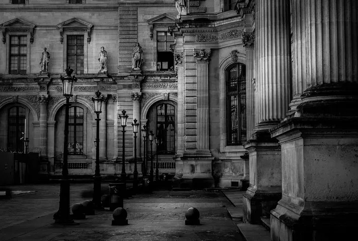 Paris Crime City: Uncover Dark History!