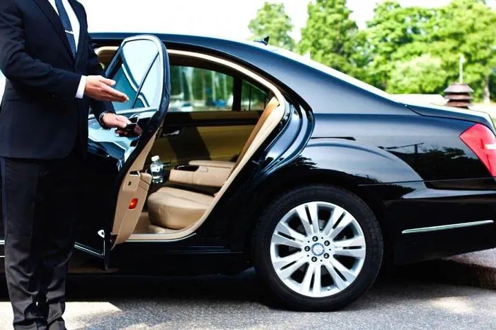Effortless Paris Arrival: Private Airport Transfer for Stress-Free Travel