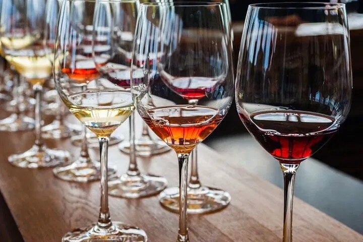 Niagara's Ultimate Sip: Wine, Whiskey & Beer Full-Day Tour with Gourmet Lunch