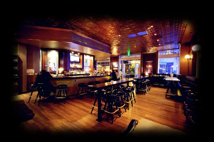 Unleash Long Beach: Conquer the City with a Boss Bar Crawl Scavenger Hunt!
