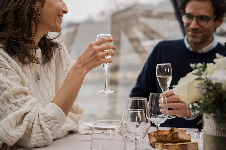 Paris Valentine's Day Dinner Cruise: A Seine River Romance