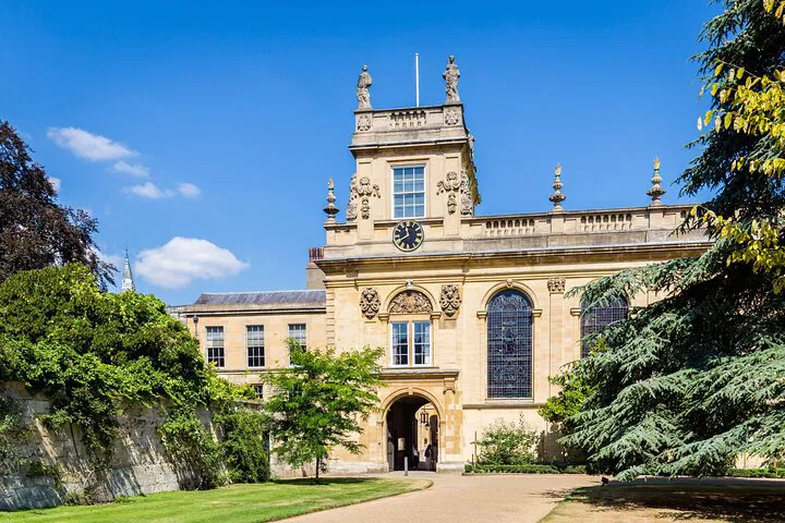 Oxford's Historical Charms: A Personalized 3-Hour Walking Adventure