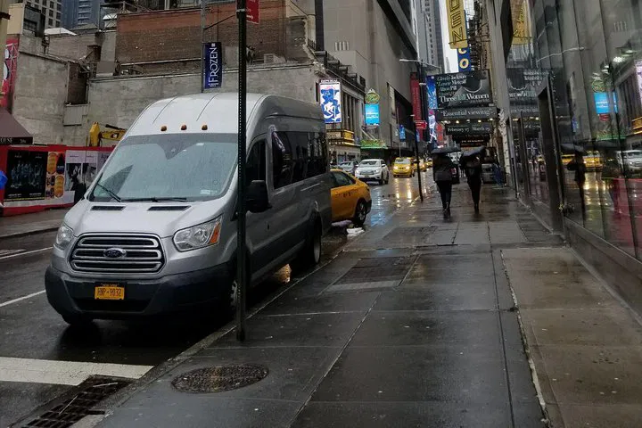 Stress-Free NYC Arrival: Private JFK Airport Transfer