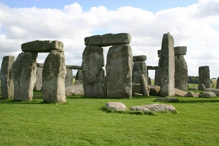Uncover England's Ancient Wonders: Stonehenge, Bath & Salisbury Day Trip