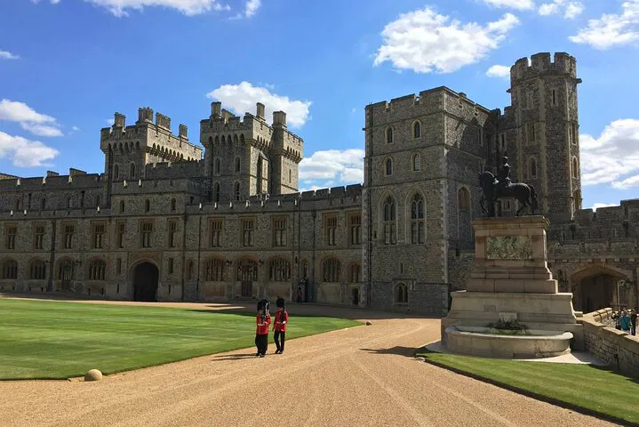 Stonehenge & Windsor: Private Day Trip from London