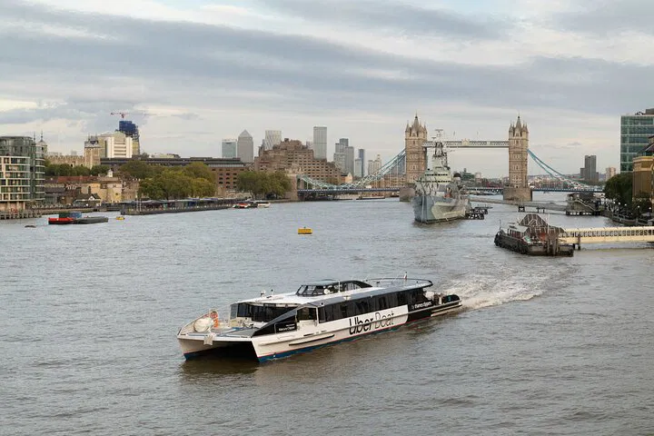 Thames Cruise: Roundtrip Uber Boat Ride in London