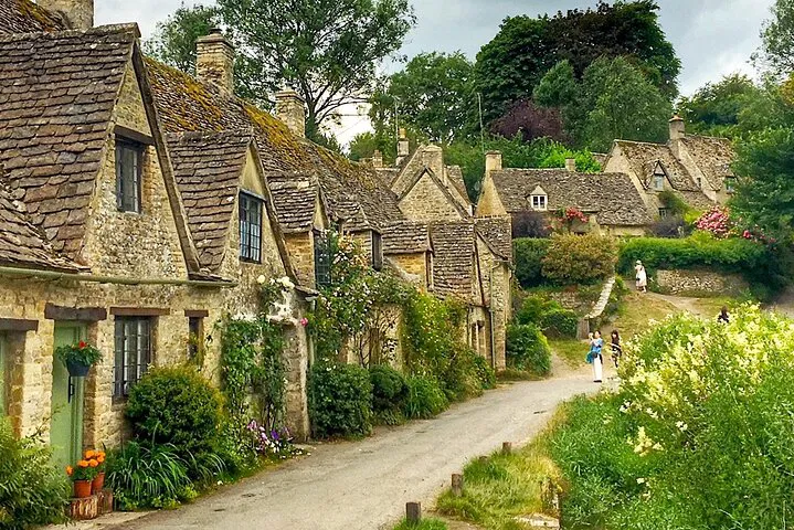 Discover Shakespeare's England & Cotswolds Charm: A Cambridge Day Trip