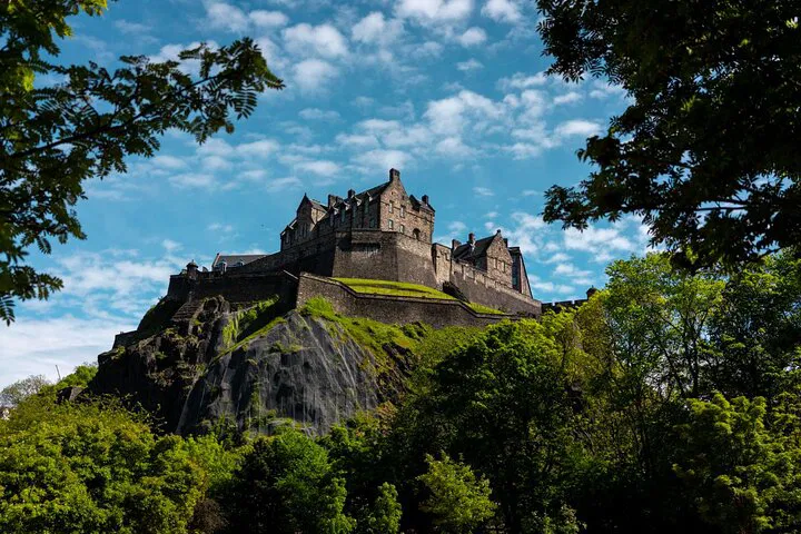 Edinburgh's Hidden Gems: A Local's Photogenic Walking Tour