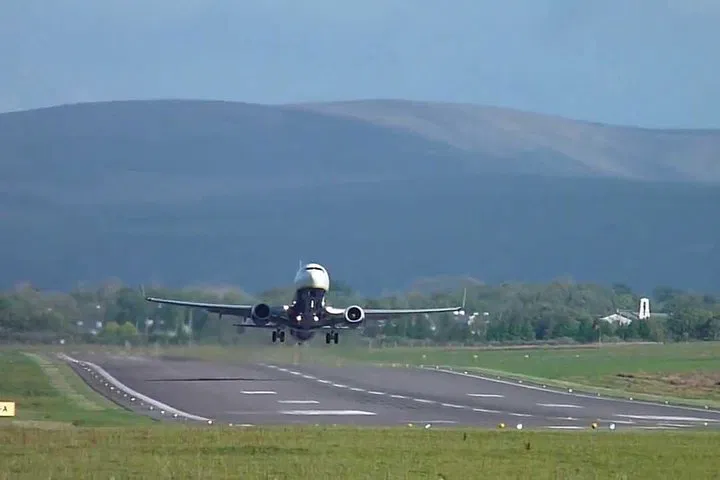 Stress-Free Killarney Arrival: Dublin Airport Private Transfer