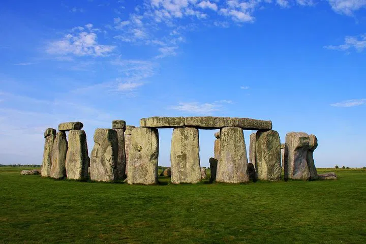 Unveiling History & Gin: A Private Journey to Stonehenge & Bombay Sapphire