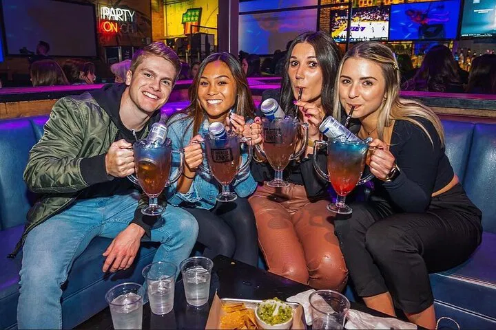 San Diego Gaslamp Quarter Bar Crawl: Unleash Your Inner Party Animal!