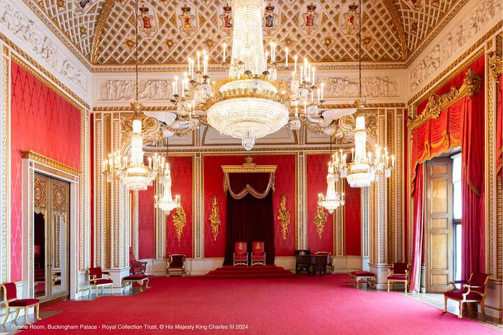 Royal Access: Unveiling Buckingham Palace & London's Majestic History