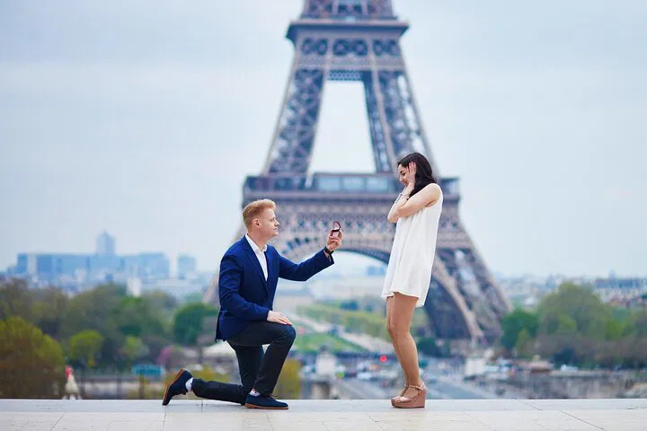 Paris: Romantic Photoshoot by Eiffel Tower