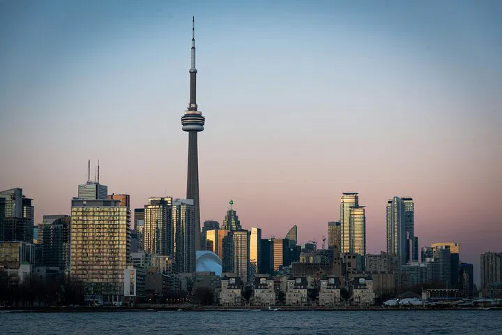 Stress-Free Niagara Falls to Toronto Airport Transfer: Private & Reliable