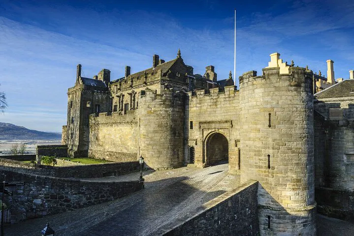 Unveiling Scotland: Loch Lomond, Stirling Castle & Kelpies Adventure