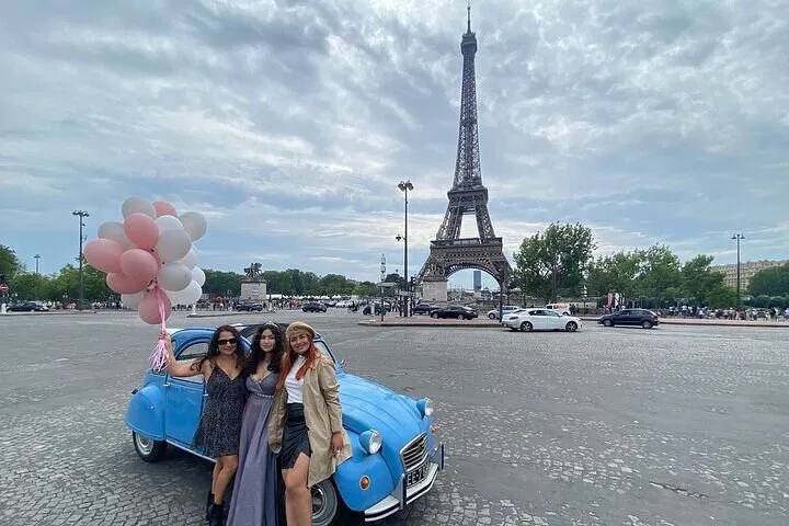 Paris in a Flash: Classic Car Tour Adventure!