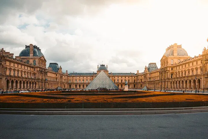 Exclusive Louvre Audio Tour: Skip the Line & Immerse Yourself in Art!