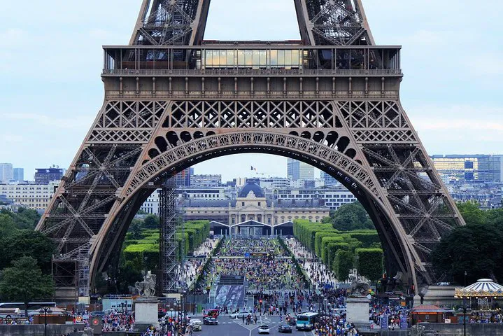 Uncover Paris' Hidden Gems: A Private Art Historian Tour
