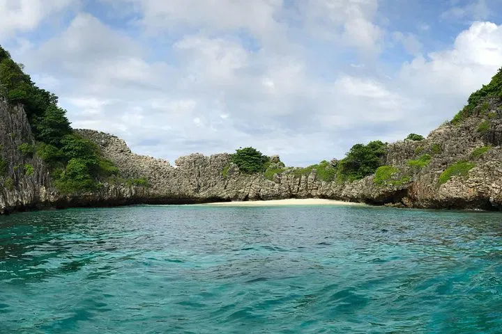 Discover Koh Lanta's Underwater Paradise: Snorkeling Tour to Rok & Haa Islands