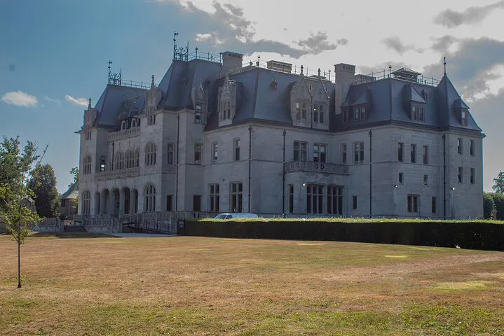 Uncover Newport's Gilded Age Secrets: A Cliff Walk Audio Adventure