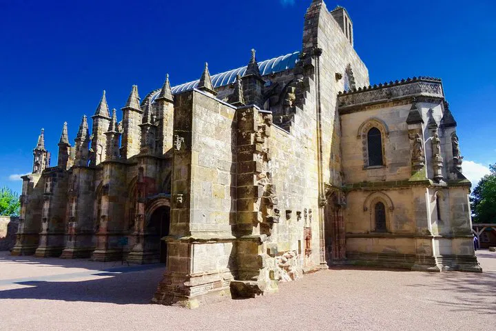 Unveiling Edinburgh's Secrets: A Day Trip to Old Town & Rosslyn Chapel