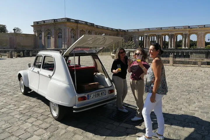 Vintage Versailles: A Royal City Tour in a Classic 2CV!